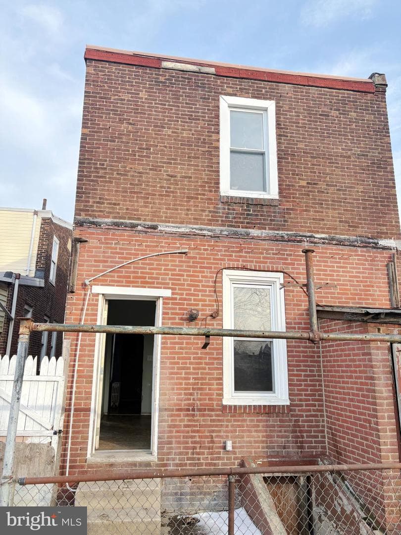 2326 Duncan Street photo 4