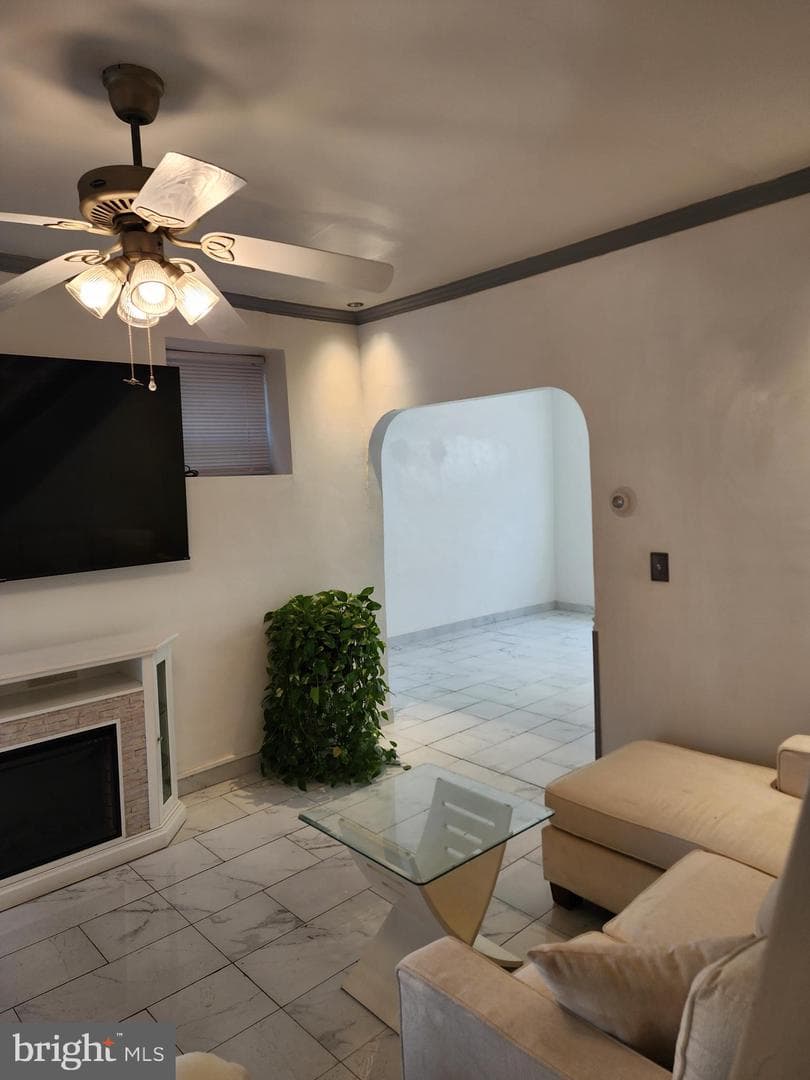 1634 Lewis Street photo 4
