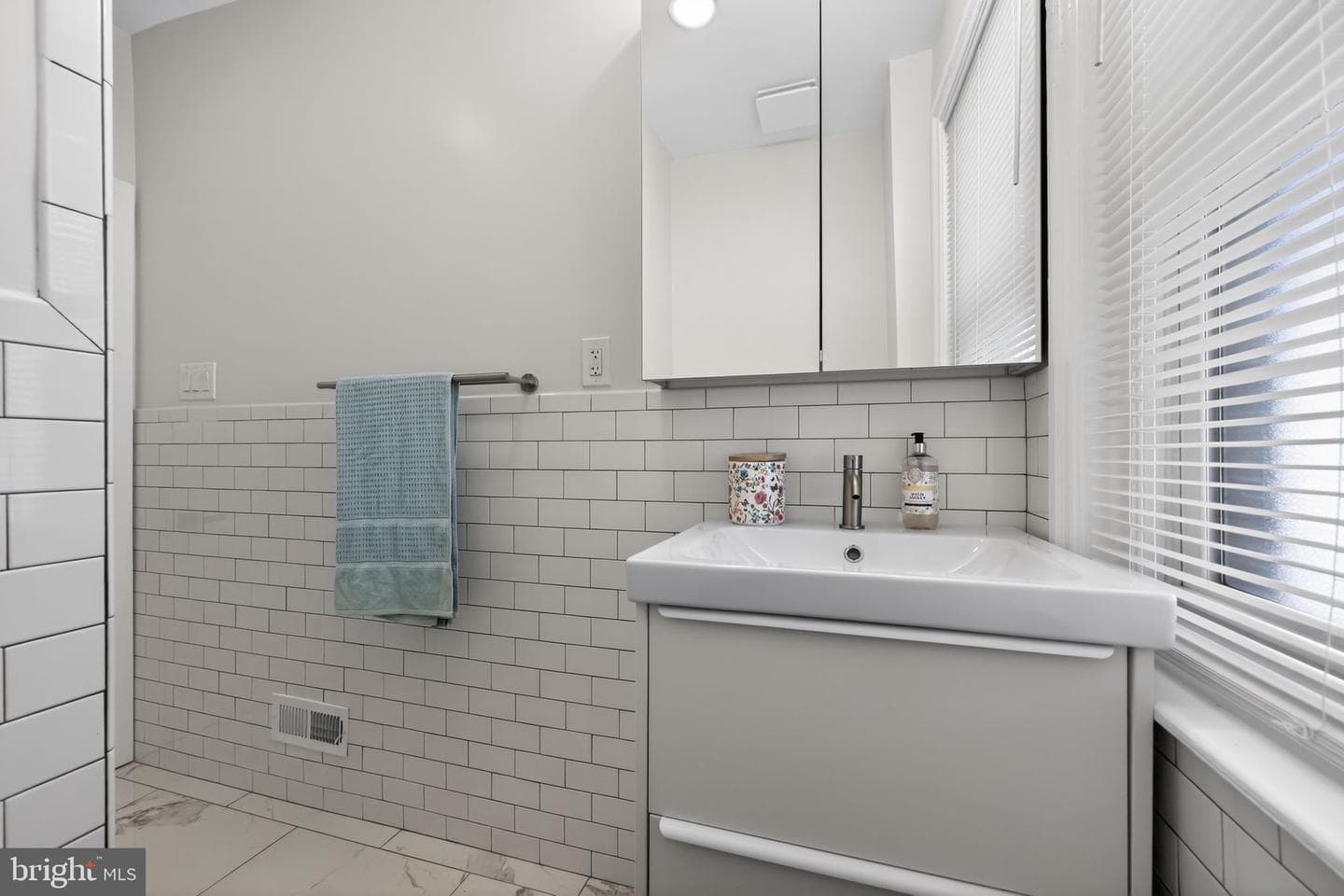935 S 59th Street photo 23