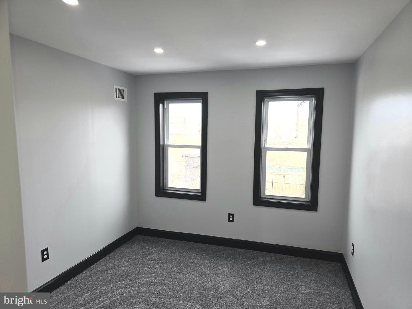 4656 James Street photo 10