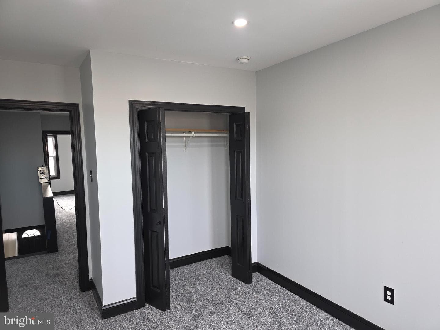 4656 James Street photo 12