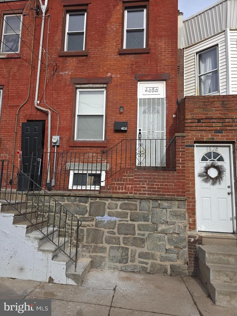 4656 James Street photo 17