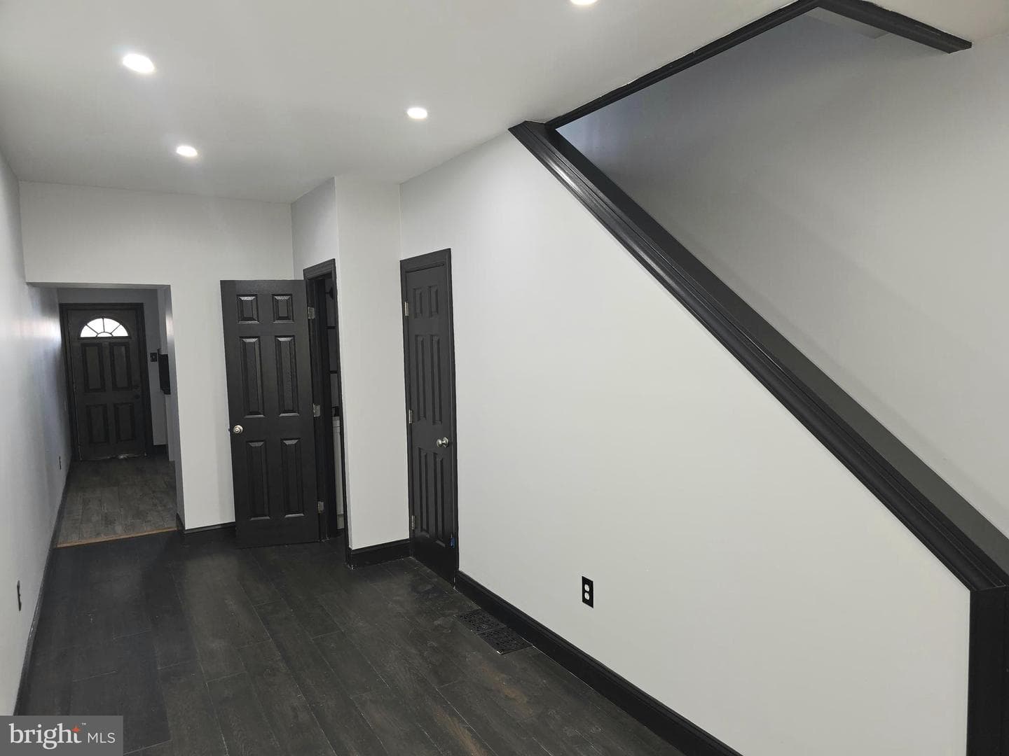 4656 James Street photo 3
