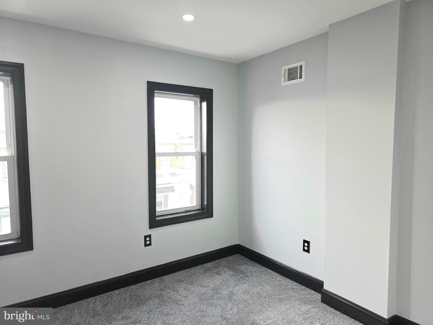 4656 James Street photo 7