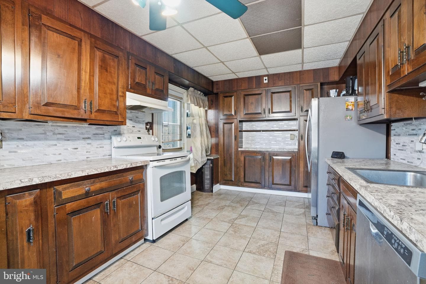 951 Wakeling Street photo 15