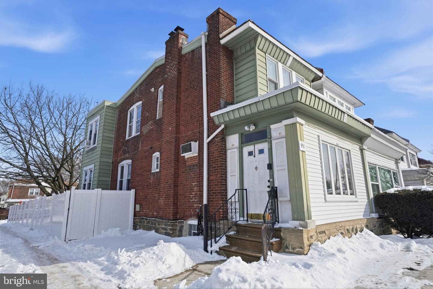 951 Wakeling Street photo 3