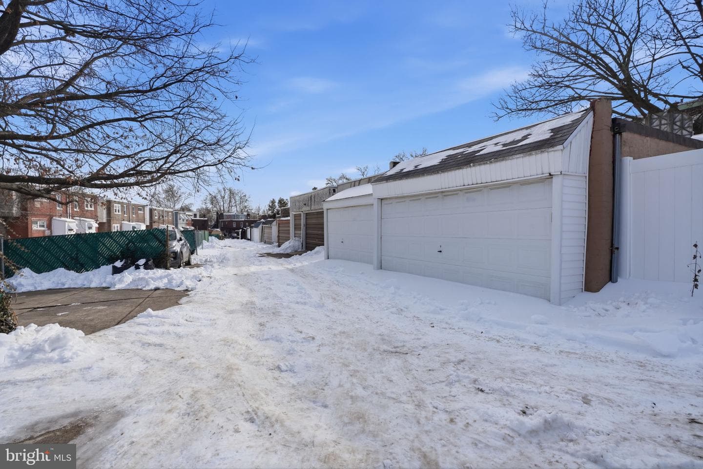 951 Wakeling Street photo 31