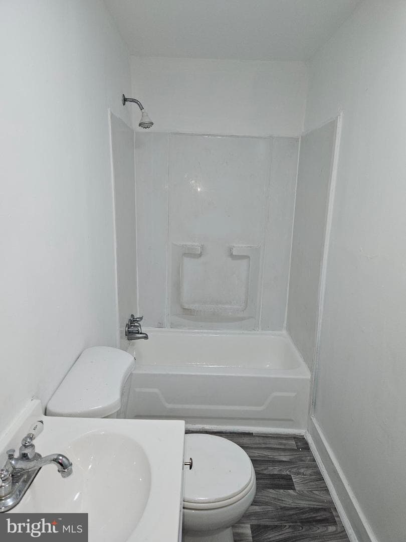 522 W Westmoreland Street photo 22