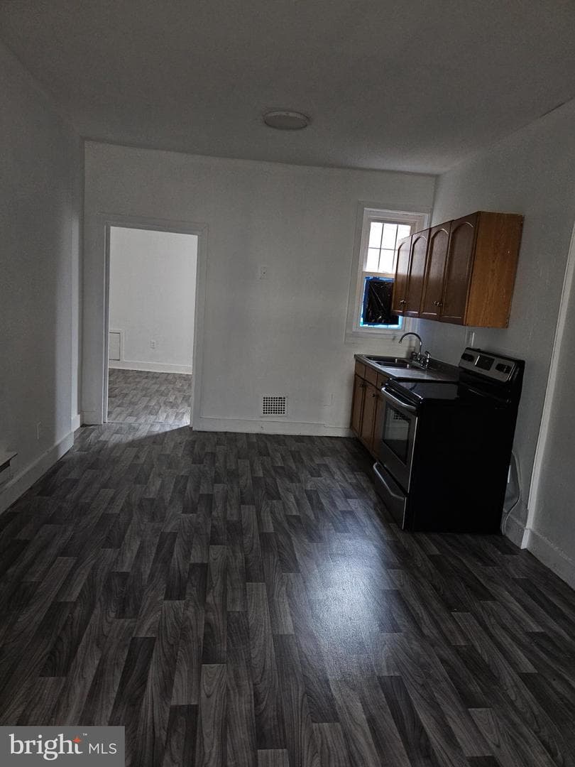 522 W Westmoreland Street photo 28
