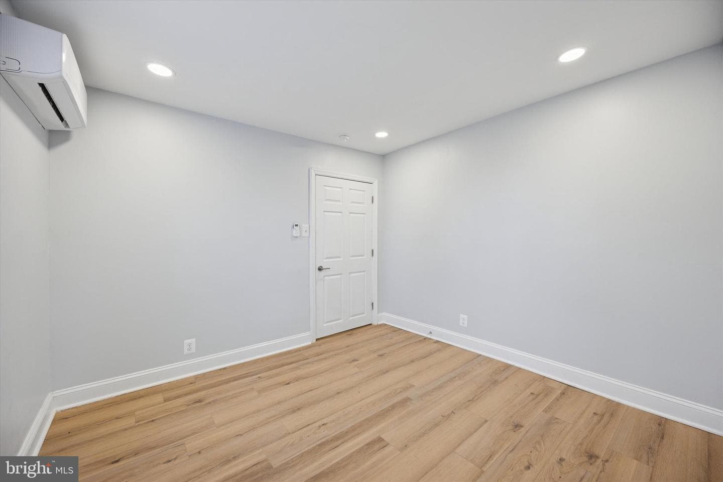 2253 N Delhi Street photo 16
