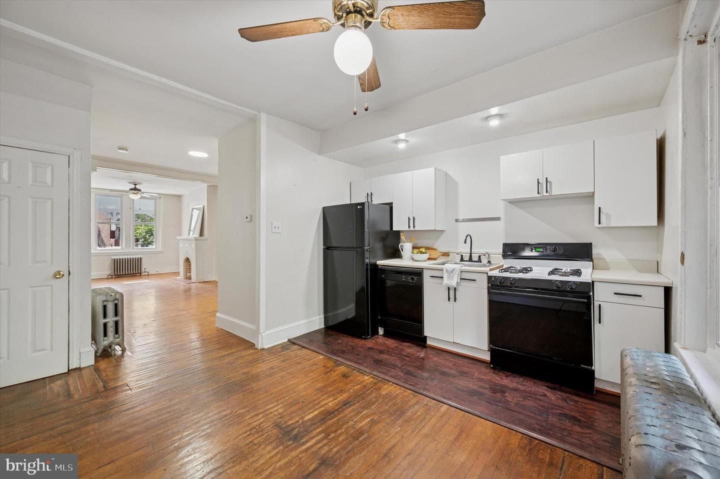 3667 Eveline Street photo 10