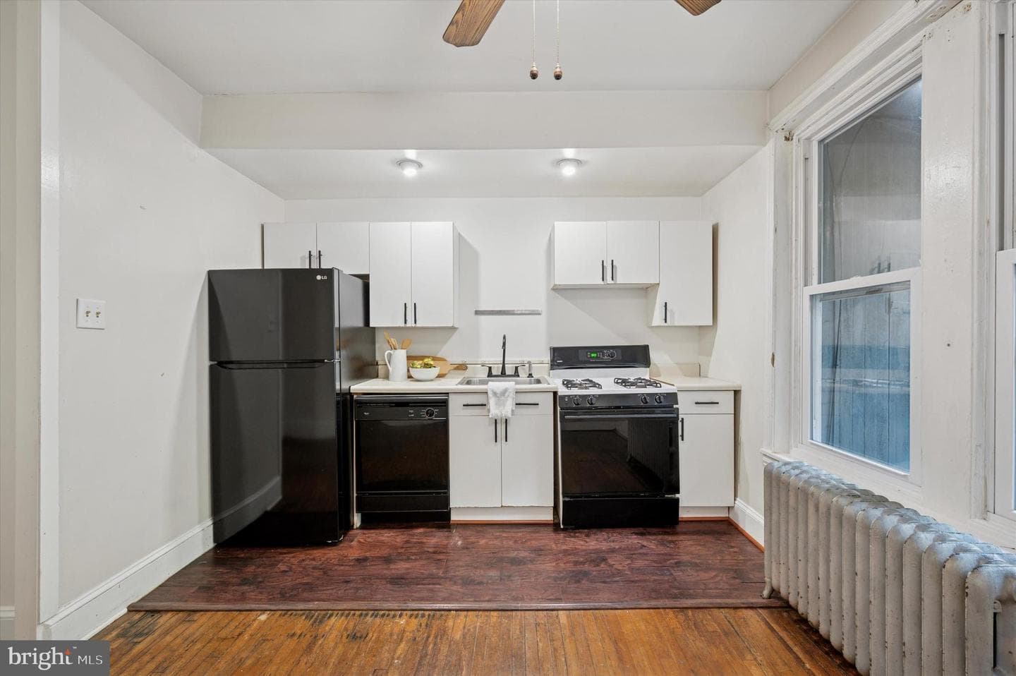 3667 Eveline Street photo 11