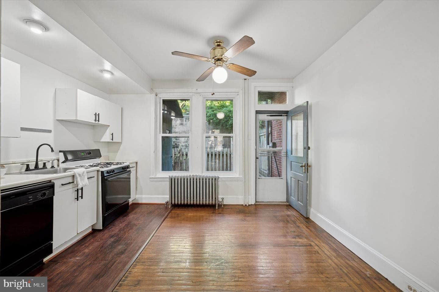 3667 Eveline Street photo 12