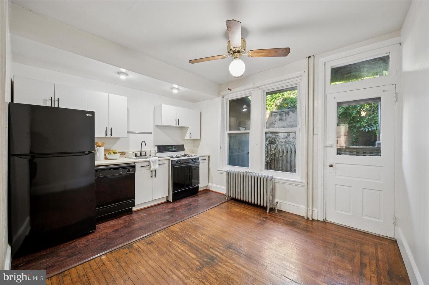 3667 Eveline Street photo 9