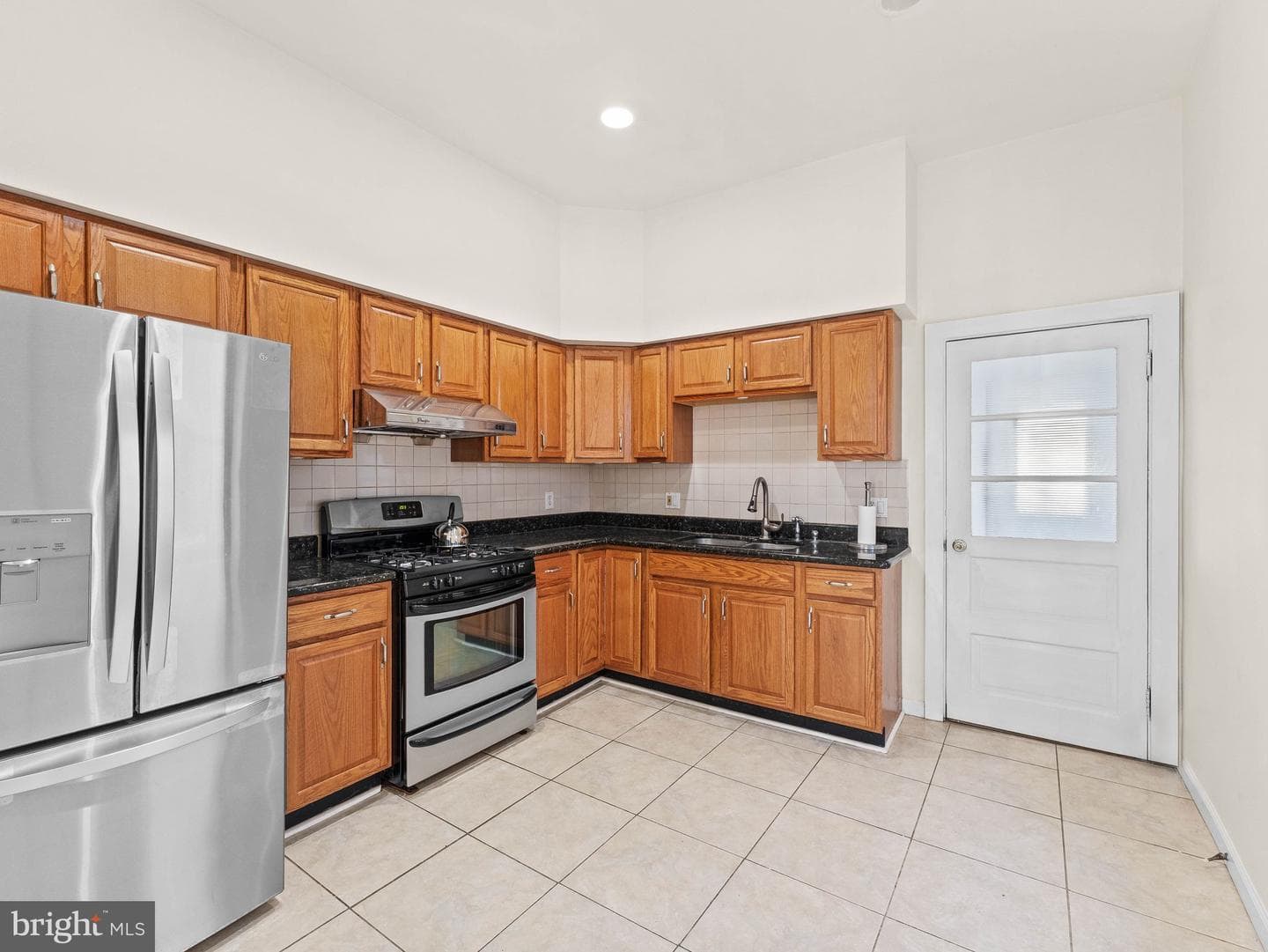 1521 W Shunk Street photo 10