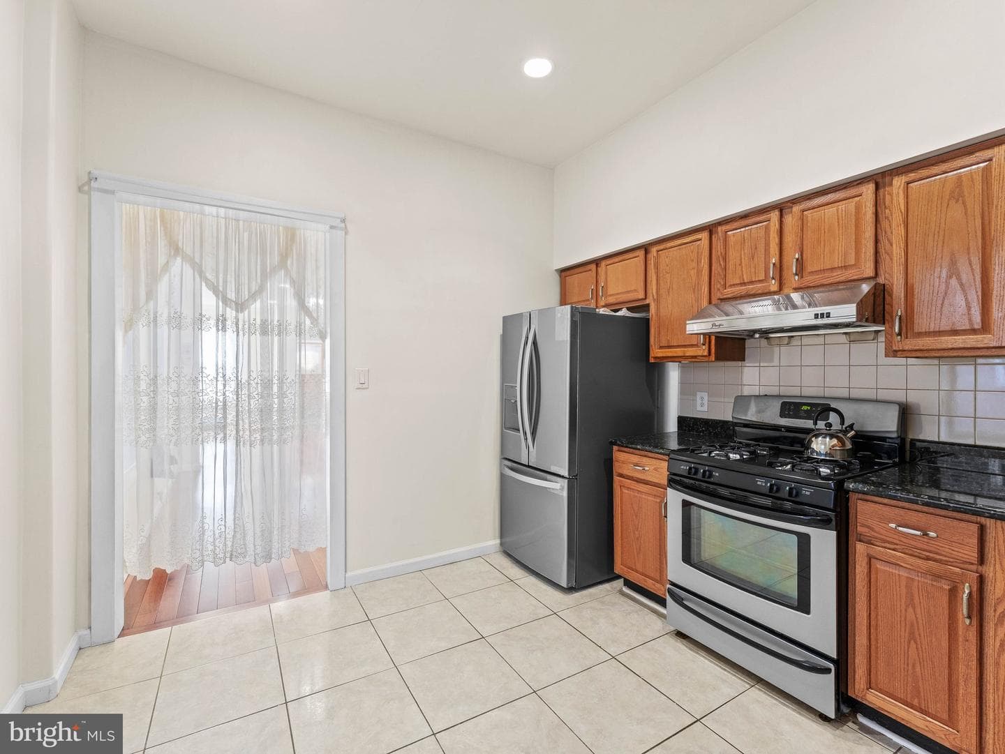 1521 W Shunk Street photo 12