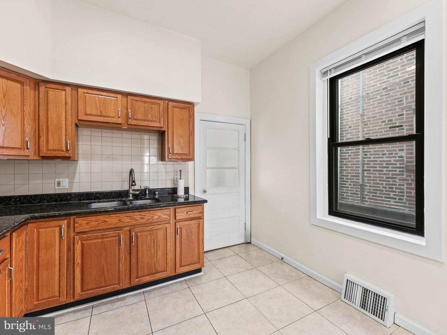 1521 W Shunk Street photo 13