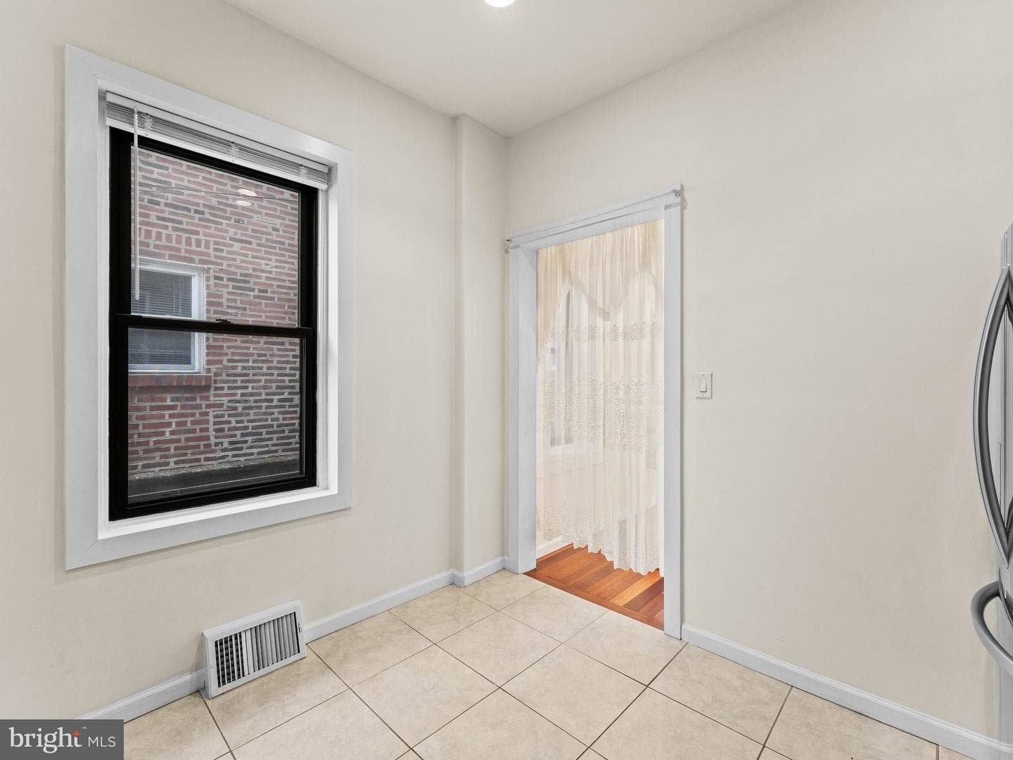 1521 W Shunk Street photo 14