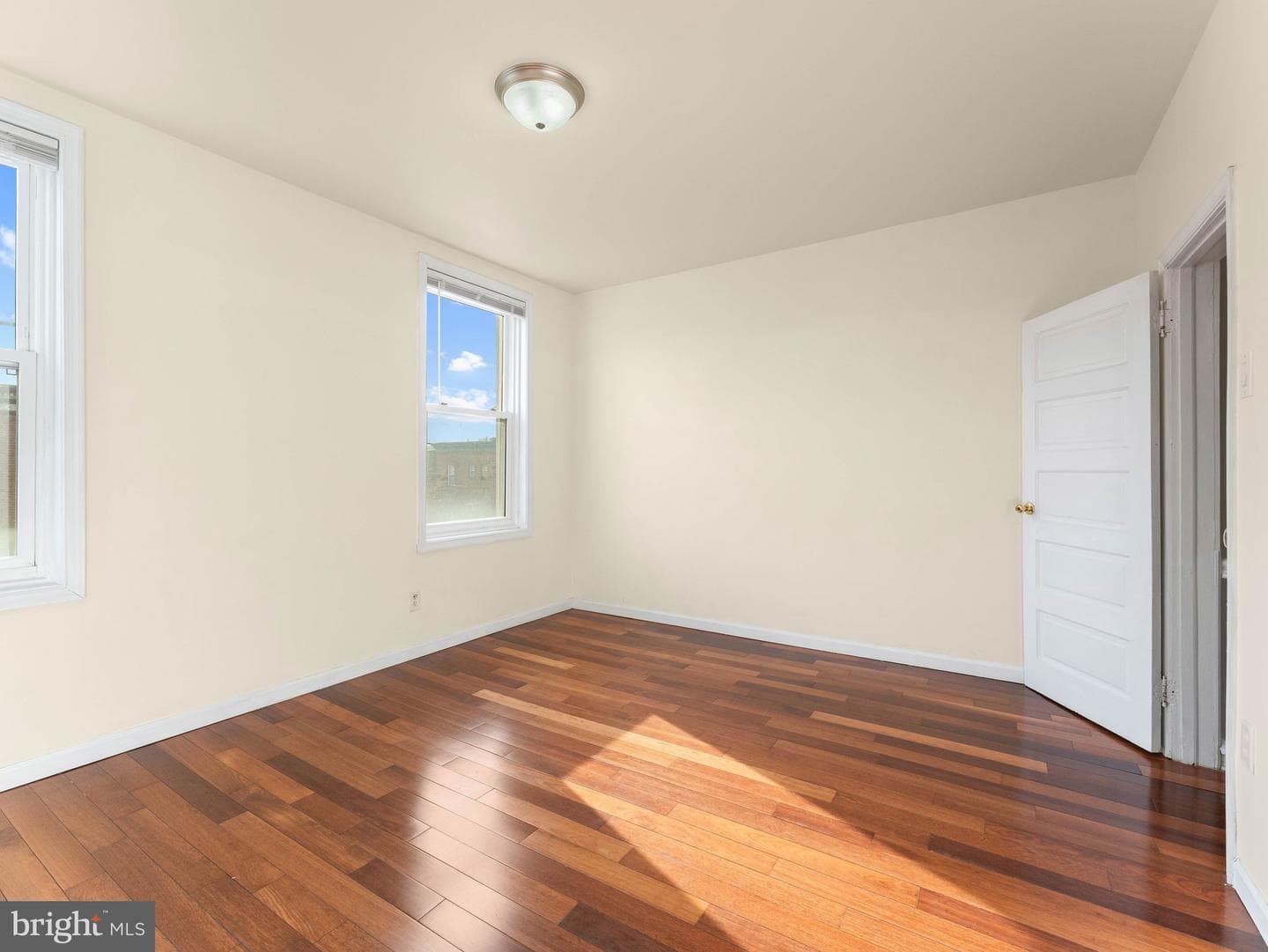 1521 W Shunk Street photo 18