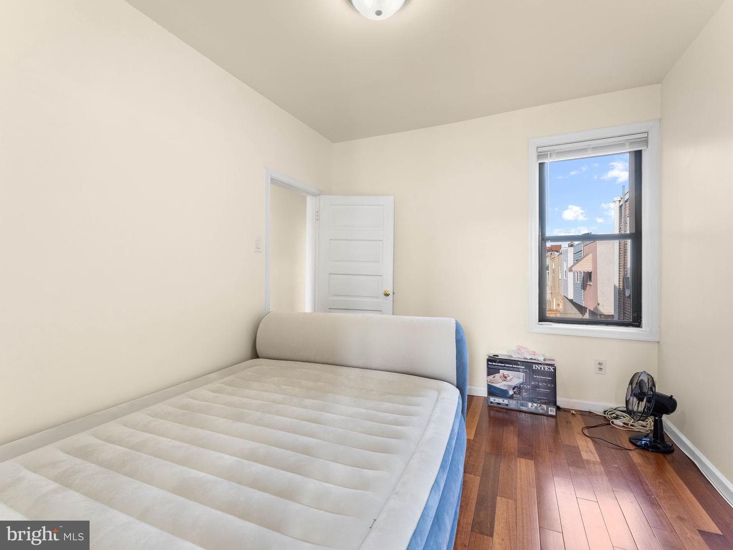 1521 W Shunk Street photo 20