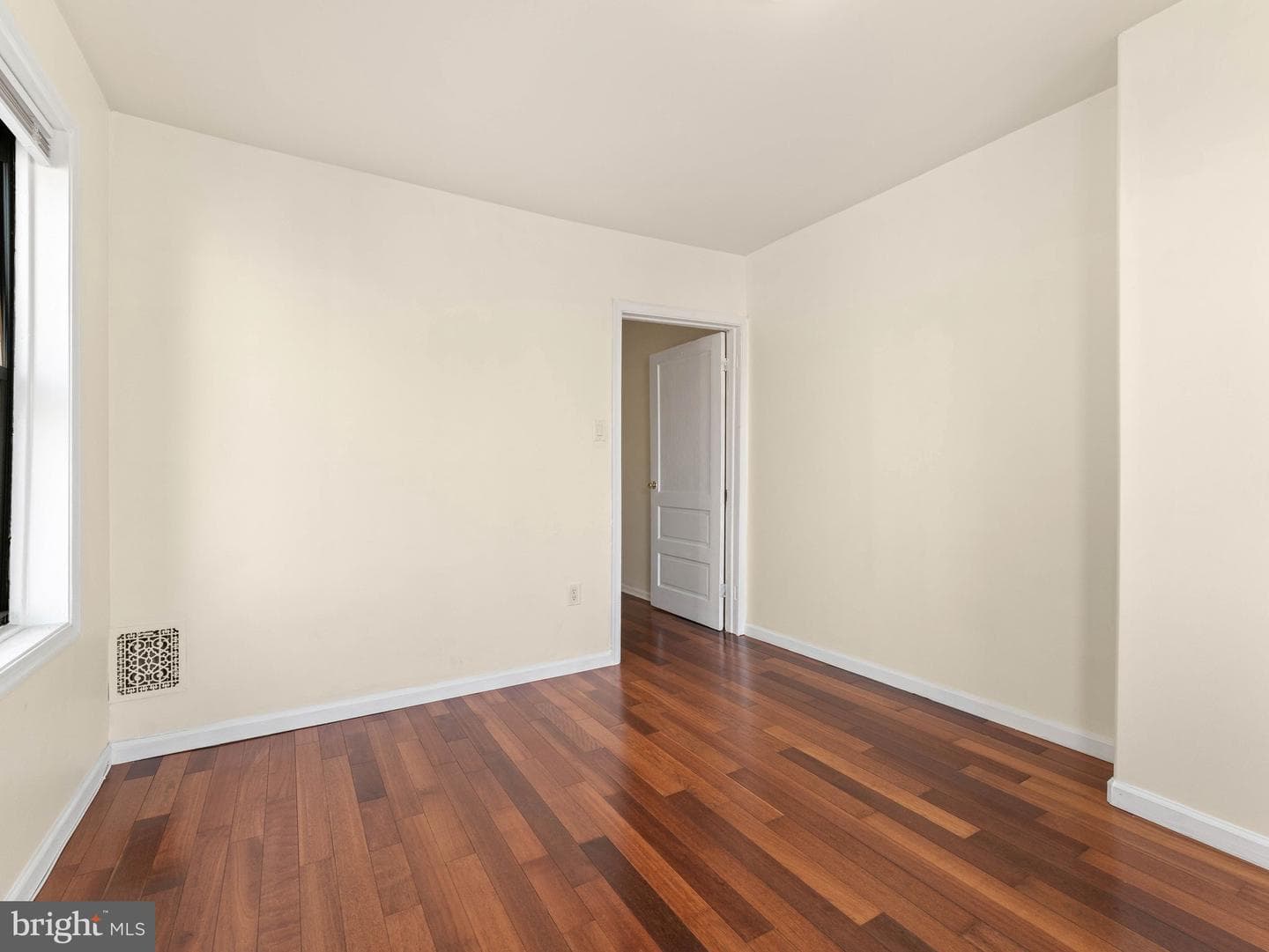 1521 W Shunk Street photo 23