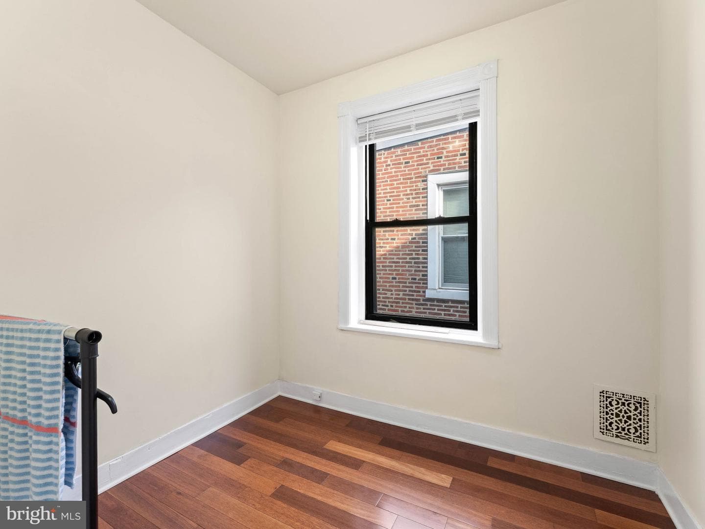 1521 W Shunk Street photo 24
