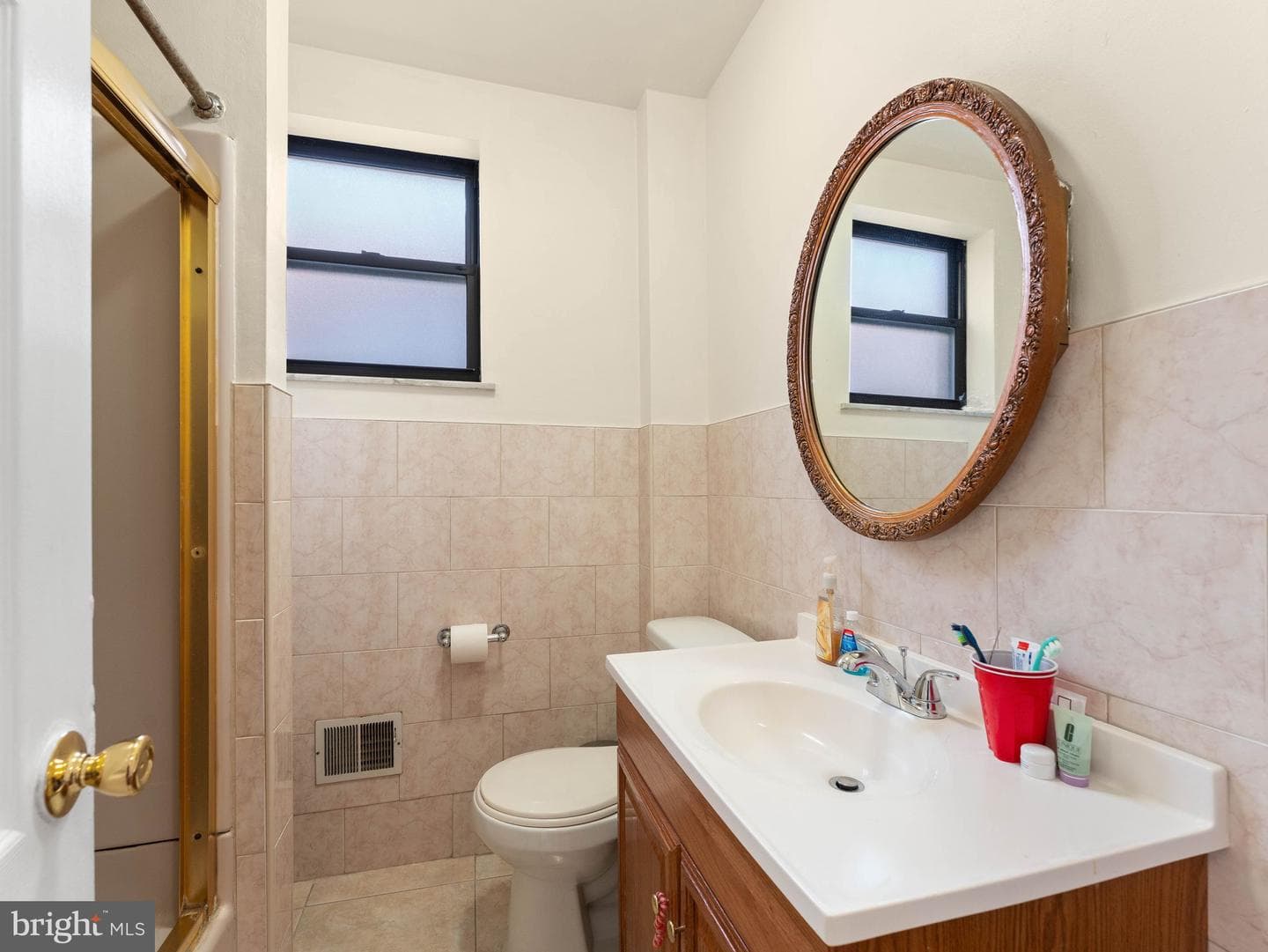 1521 W Shunk Street photo 26