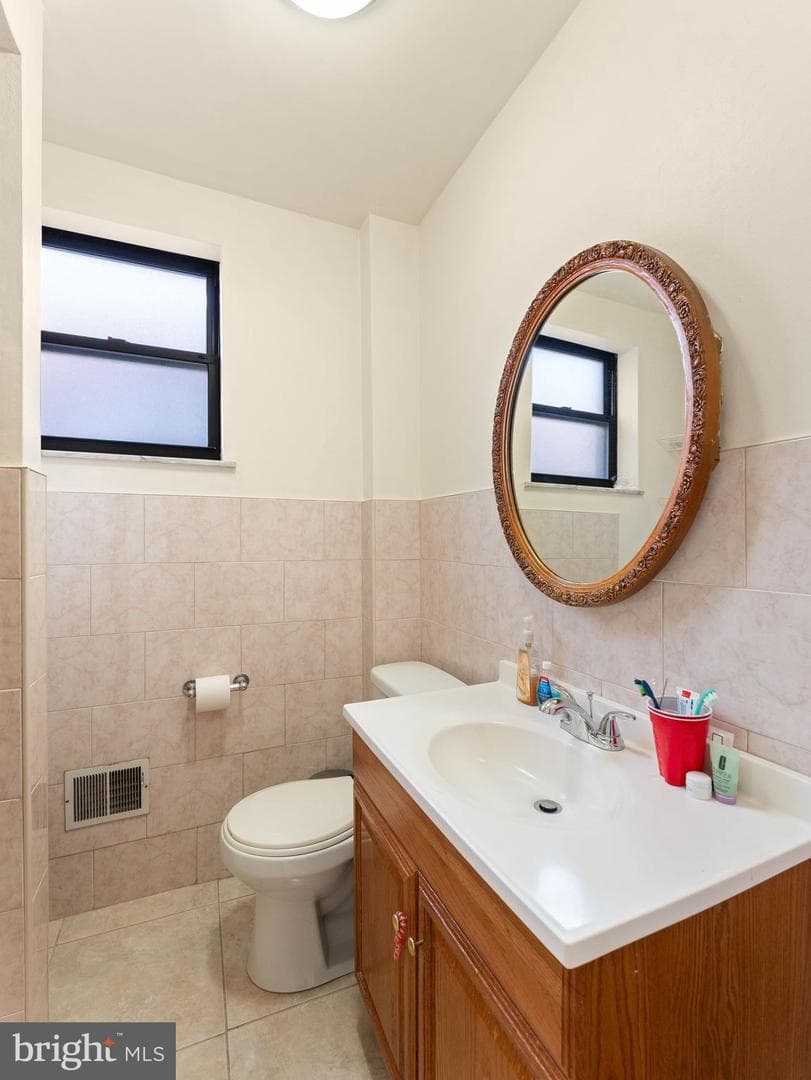 1521 W Shunk Street photo 27