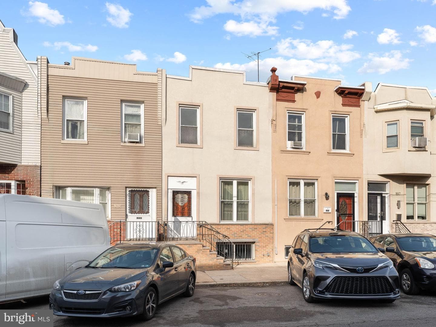1521 W Shunk Street photo 3