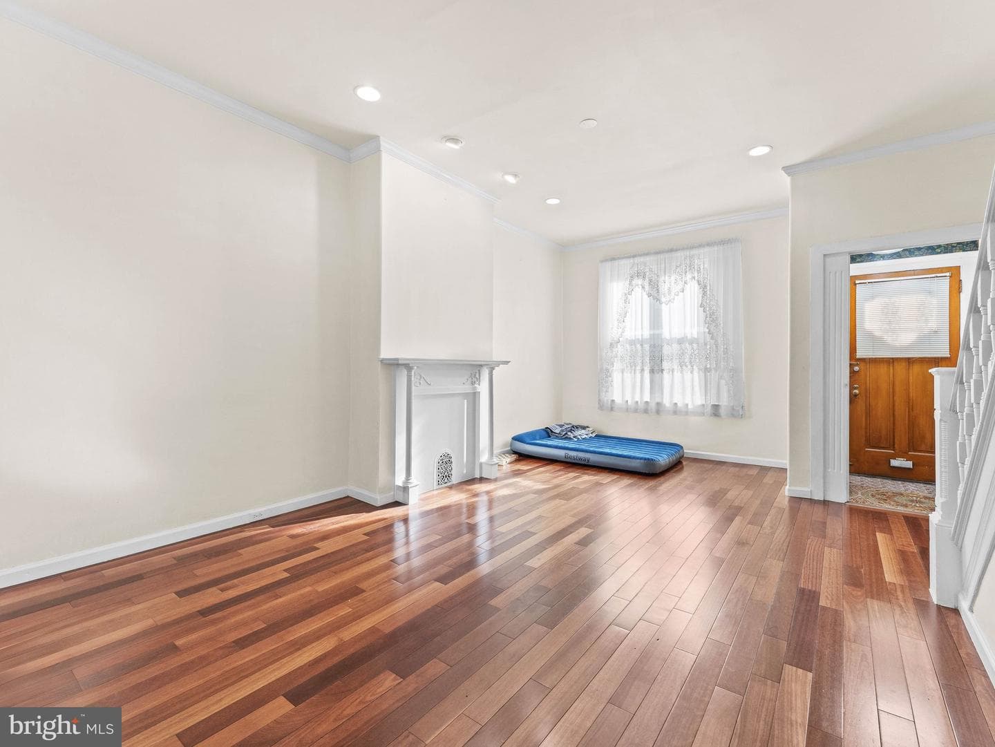 1521 W Shunk Street photo 6