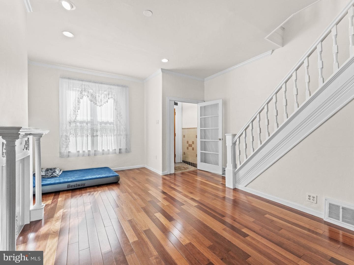 1521 W Shunk Street photo 7