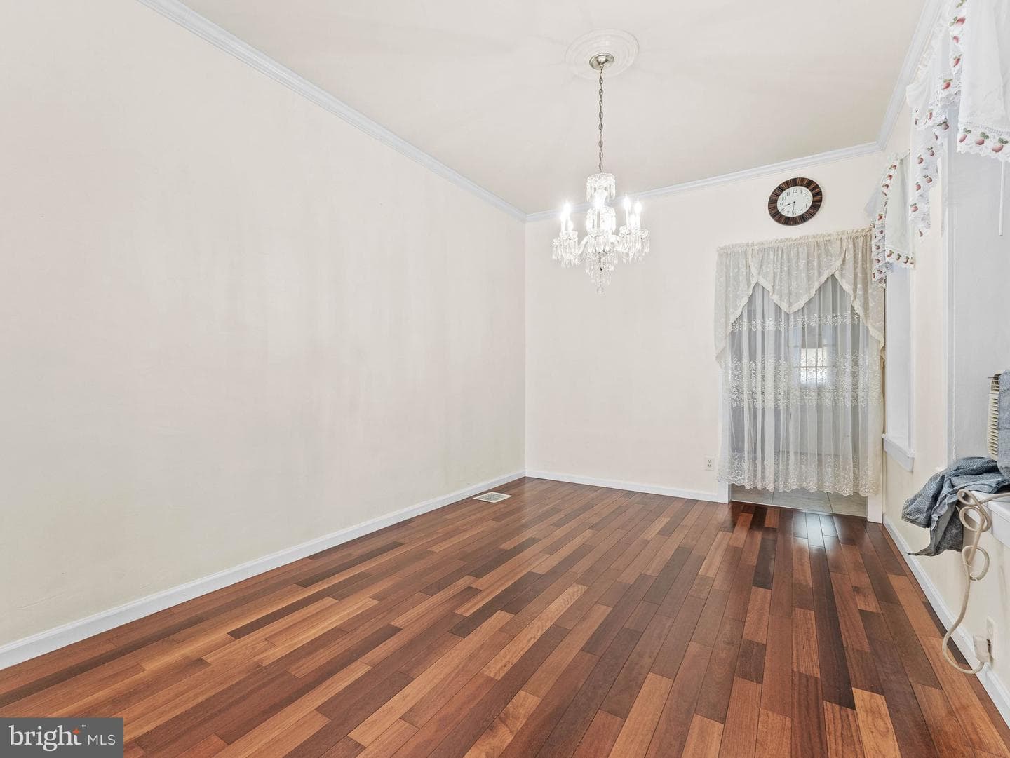 1521 W Shunk Street photo 8
