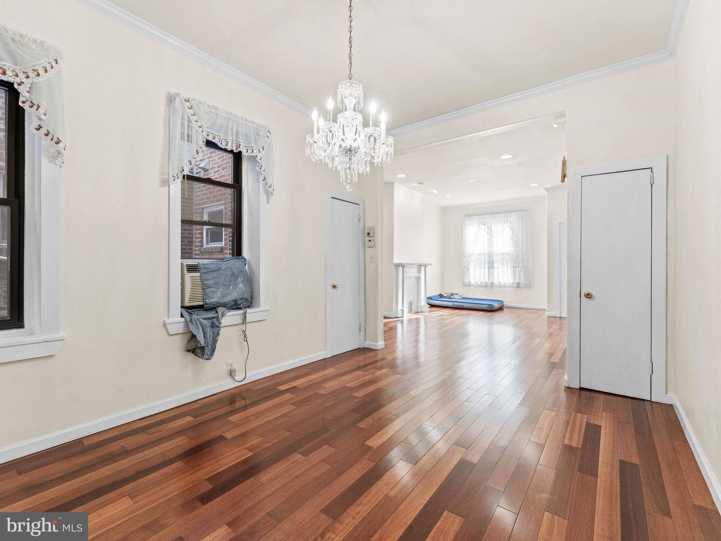 1521 W Shunk Street photo 9