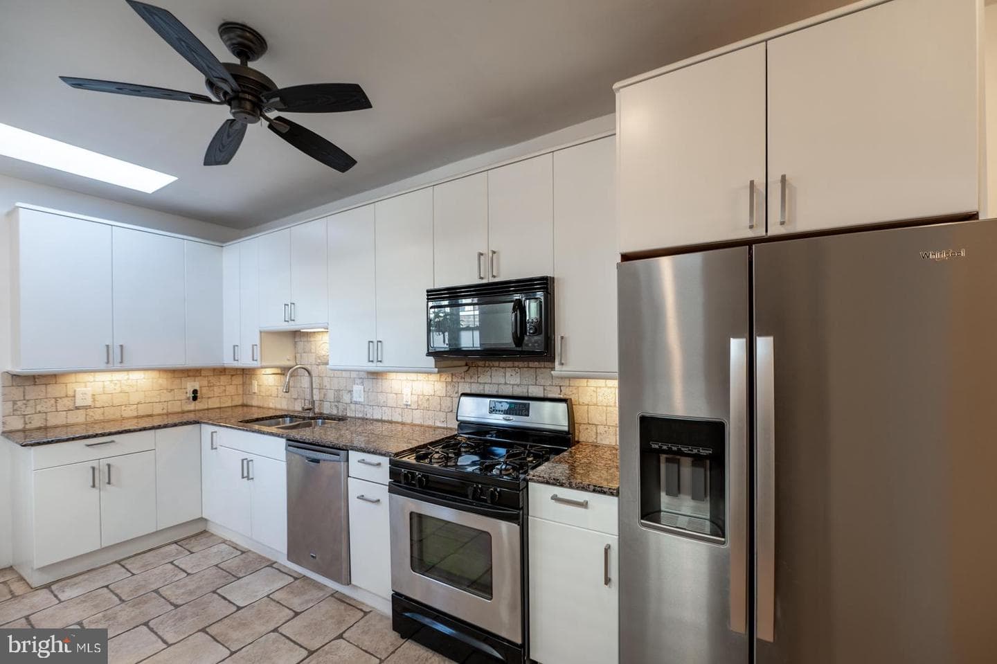 2927 Cambridge Street photo 20