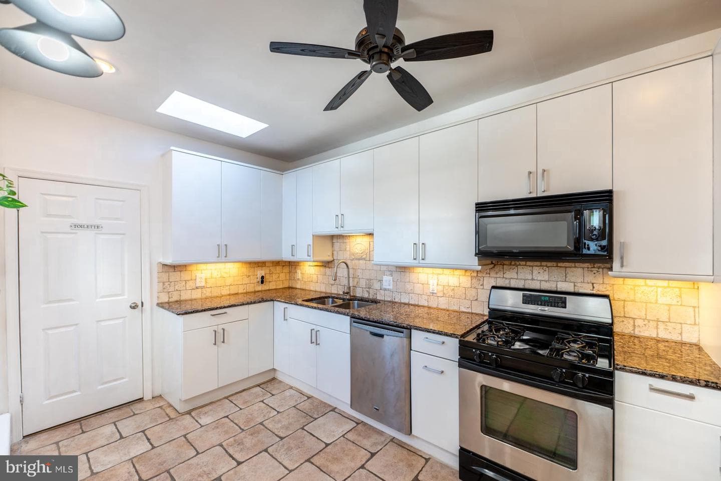 2927 Cambridge Street photo 22