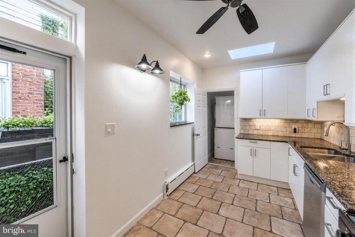 2927 Cambridge Street photo 23