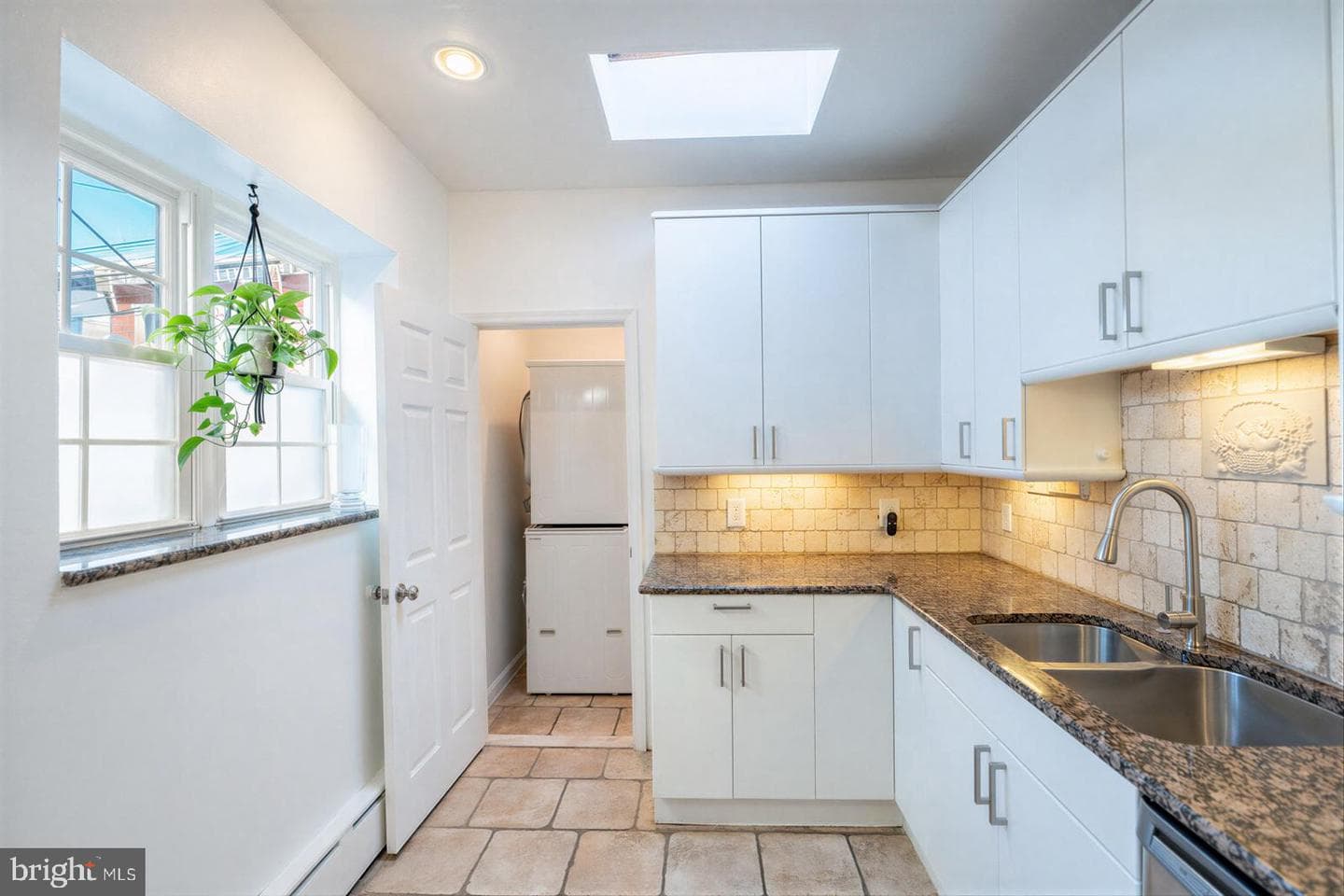2927 Cambridge Street photo 24