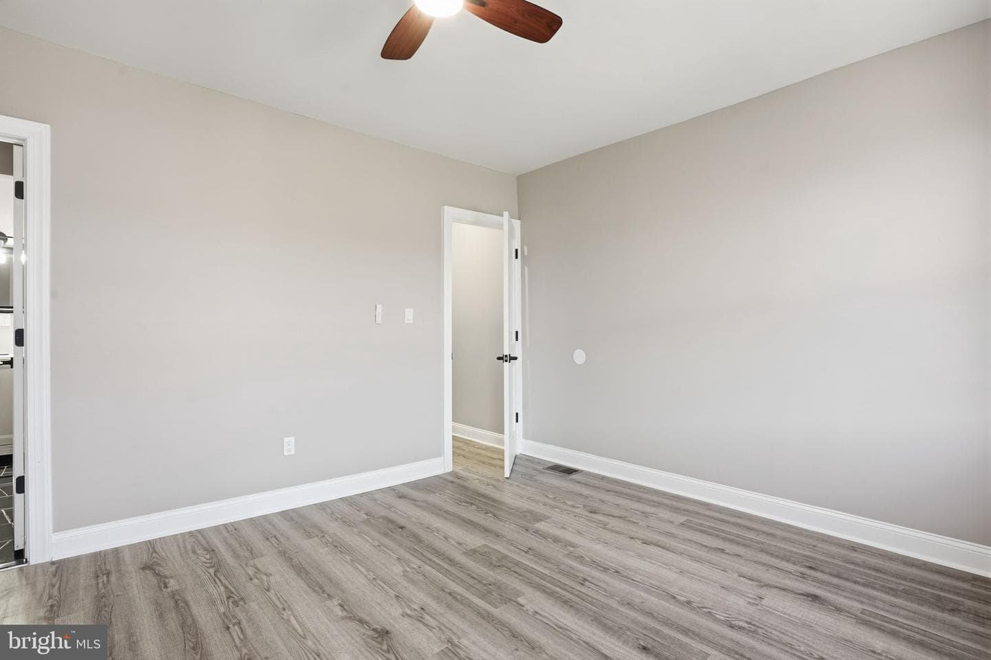 2224 E Lehigh Avenue photo 17