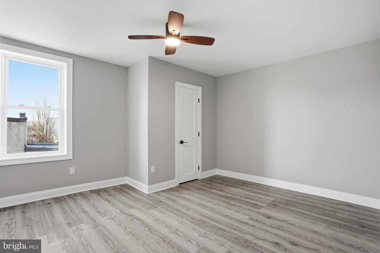 2224 E Lehigh Avenue photo 22