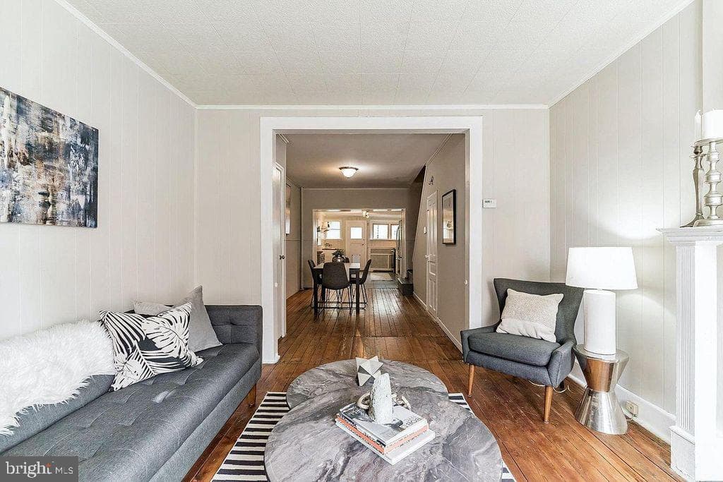 4547 Baker Street photo 2