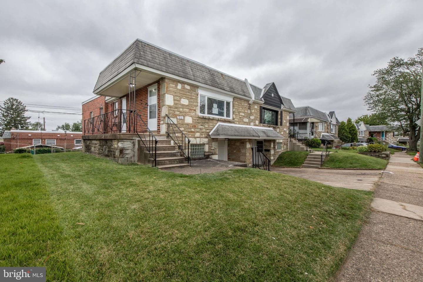 7831 Lorna Drive photo 2