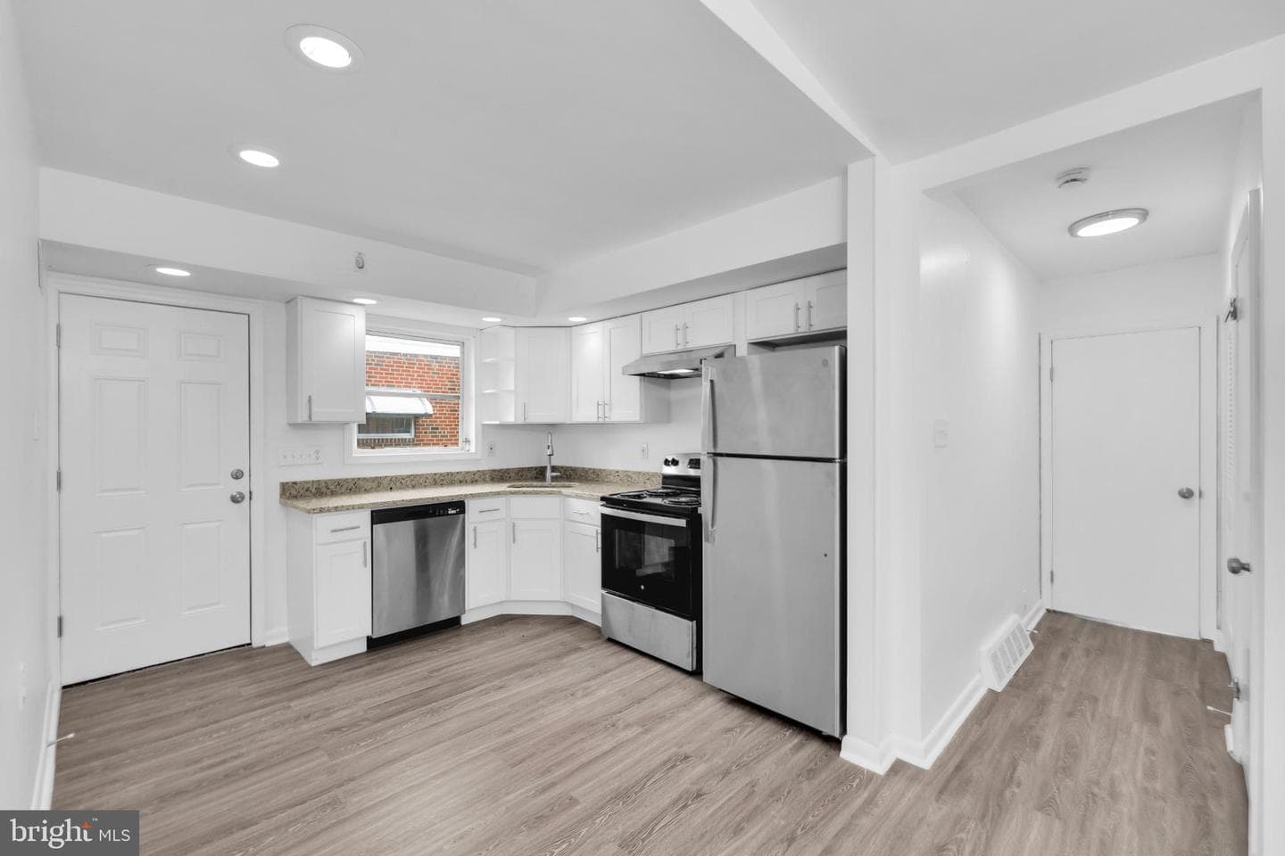 7831 Lorna Drive photo 9