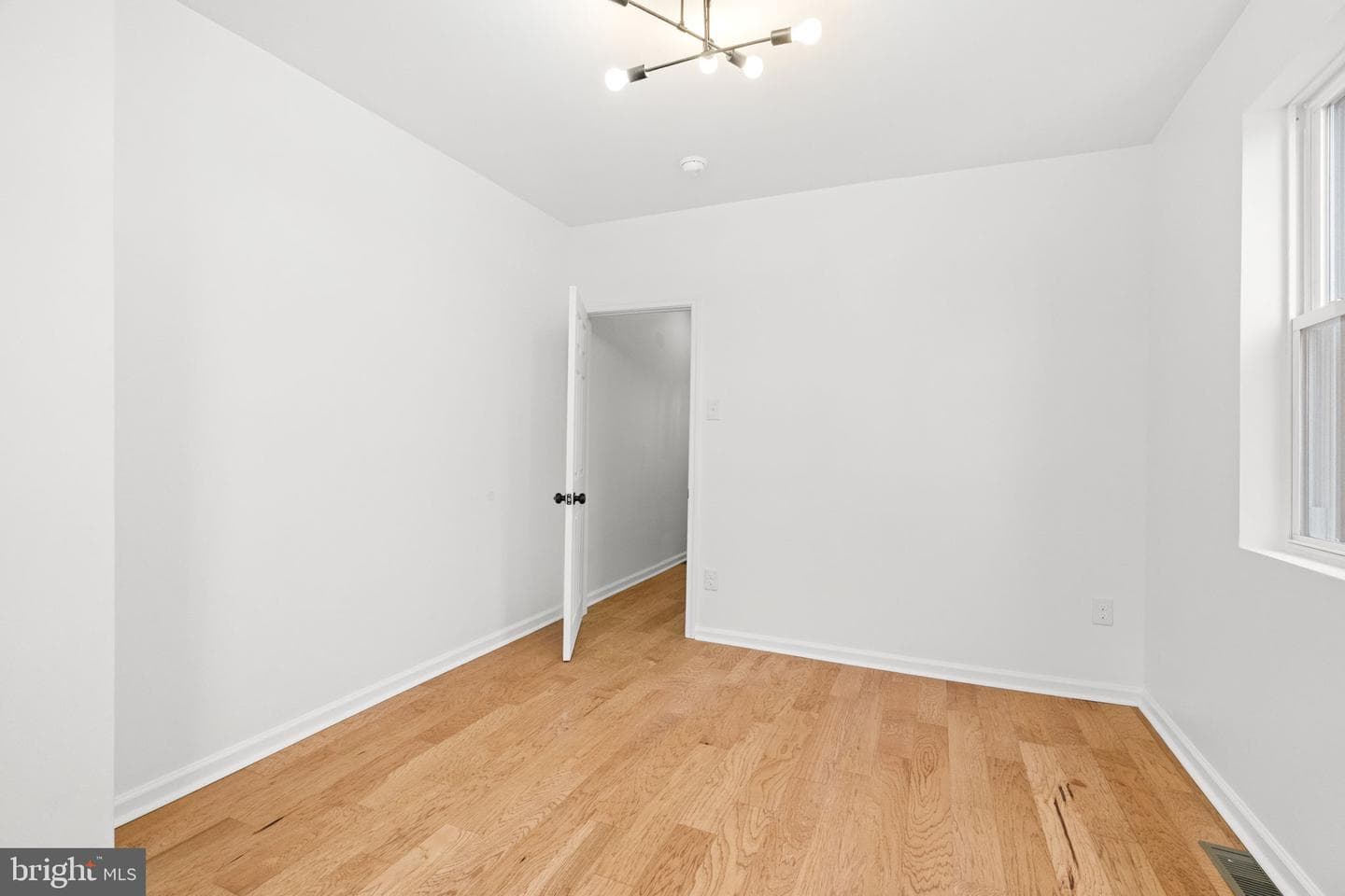 5612 Haddington Street photo 20