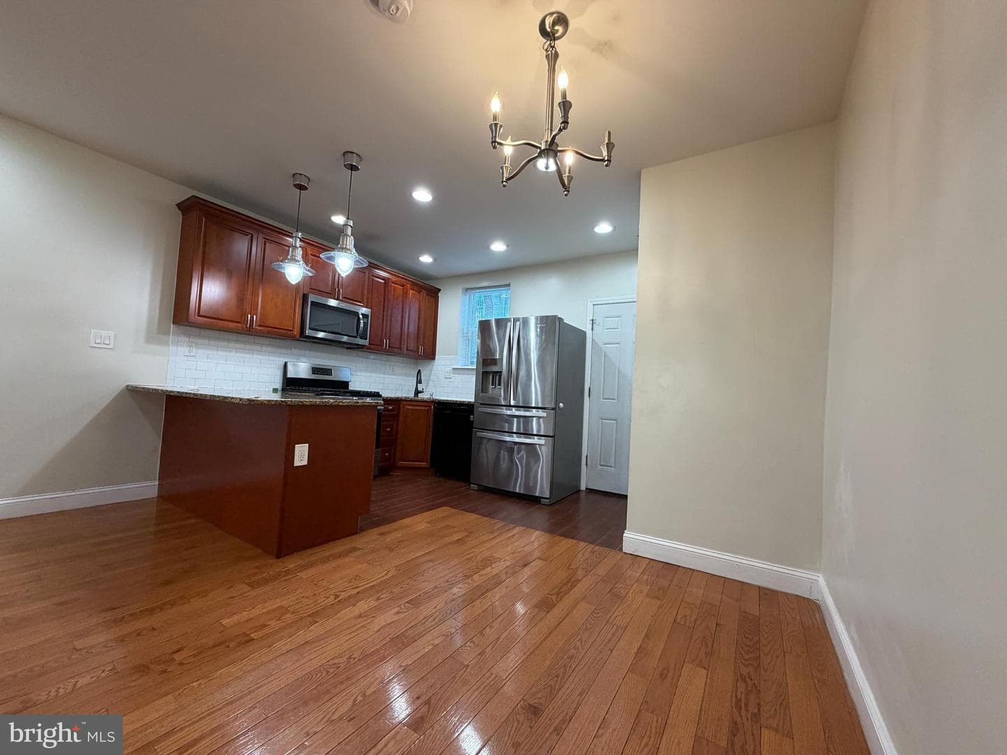 5746 N Woodstock Street photo 8