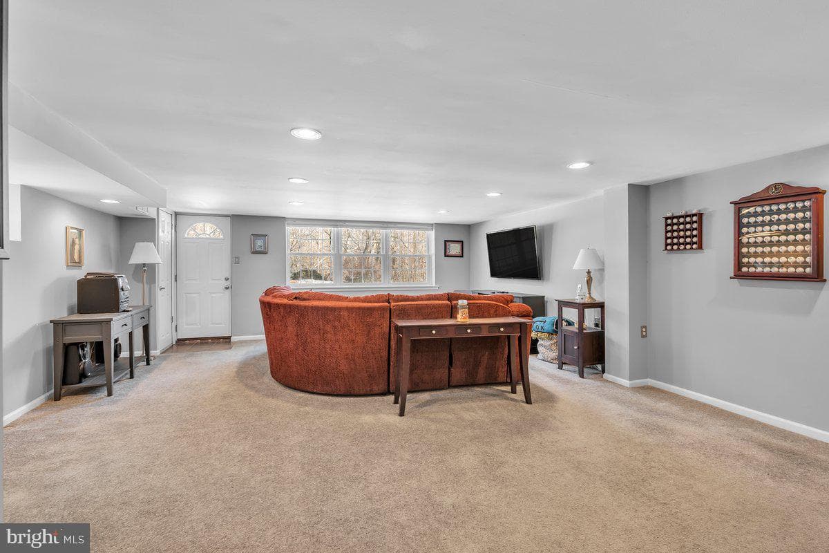 8240 Narvon Street photo 23