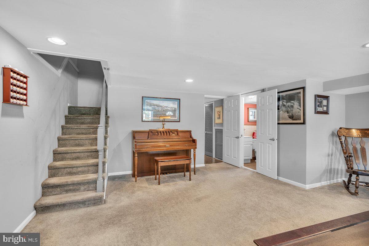 8240 Narvon Street photo 27