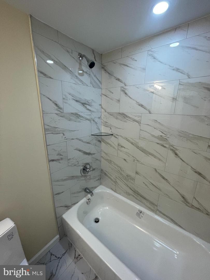 2085 Simon Street photo 13