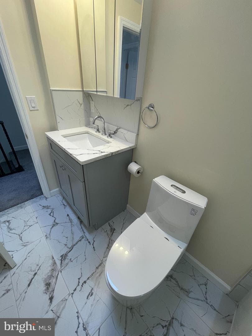 2085 Simon Street photo 15