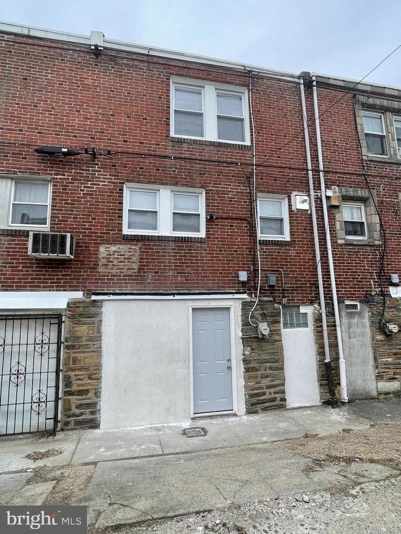 2085 Simon Street photo 26