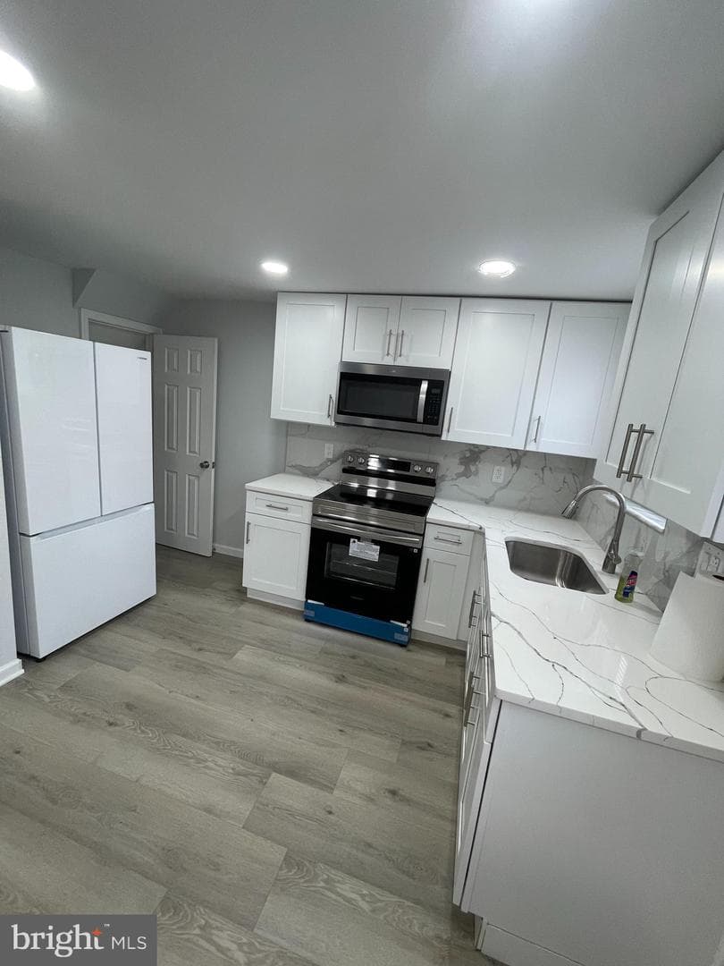 2085 Simon Street photo 4